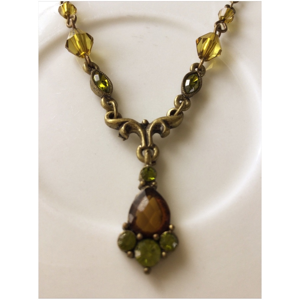 Vtg 1928 Brand Antiqued Gold-tone Green Amber Rhinestones Necklace Earrings Set - Picture 9 of 11
